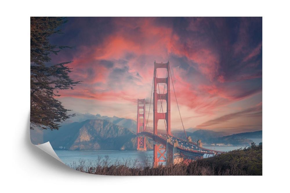 Fototapet - Beautiful view of golden gate bridge in background of mountains during sunset